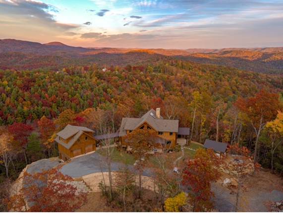 averychambernc's tweet photo. While Mountain Construction's homes are conventionally built, they are anything but ordinary. Their skilled, creative construction crews produce unique touches that make these homes stand out. 

https://t.co/Eo4XsNhMUt https://t.co/snLaR3KMYY