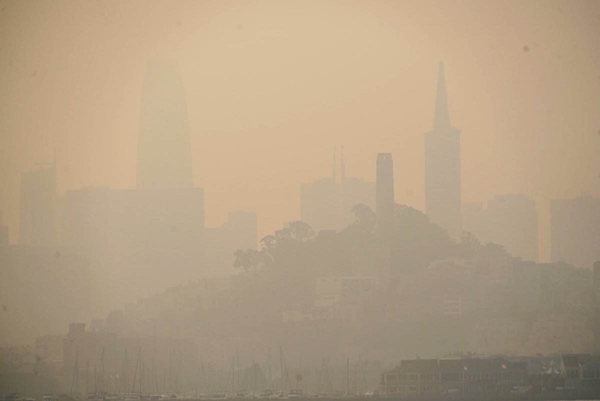 nbcbayarea's tweet photo. Smoke from the Camp Fire continued to smother the Bay Area on Thursday, forcing several school campuses to close including @SFSU, @SJSU, Cal State East Bay and @MillsCollege. #BayAreawx #AirQuality https://t.co/LS094rjO8k https://t.co/Q6Y0XVukzD