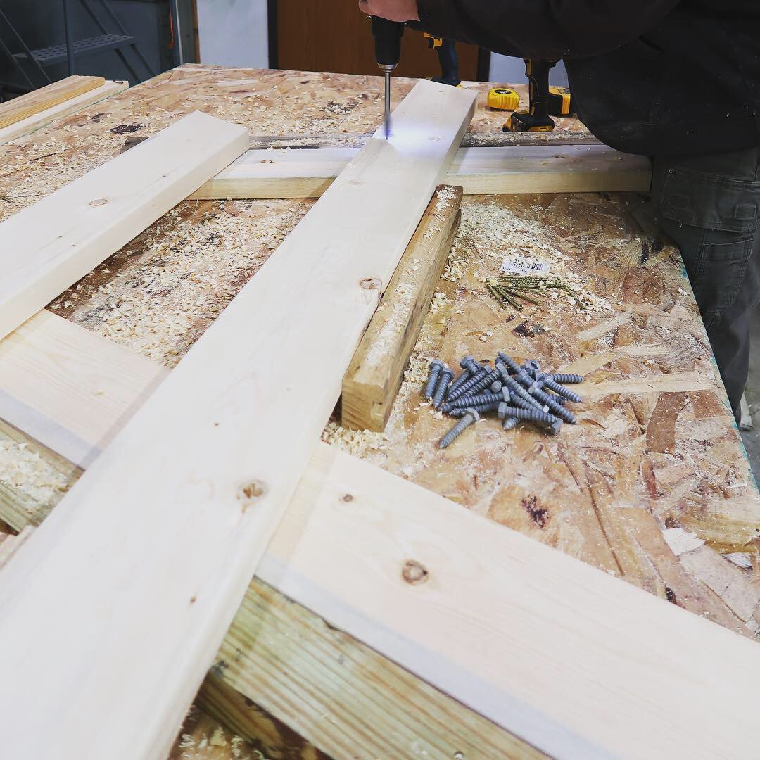 TheDeckStore's tweet photo. #thedeckstorecrew is currently working on building some picnic tables for #IBS2019! These are really fun and easy to build! .
.
.
#thedeckstoreonline #picnictable #picnictables #building #projects #buildingpicnictables #IBSsneakpeek #intlbuildersshow #intlbuildershow #showvillage https://t.co/m4PWSgN2mL