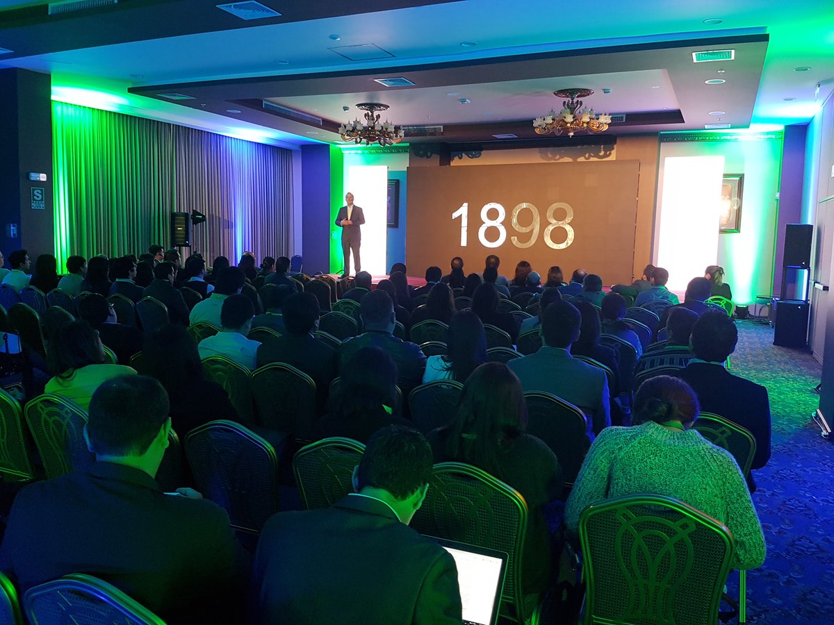 CCDAY_Peru's tweet photo. Llegó el momento de presentar en el escenario a Mauricio Giraldo de @Genesys_LATAM con su tema: Momentos conectados en la era de la Inteligencia Artificial https://t.co/rHTadKsNzp