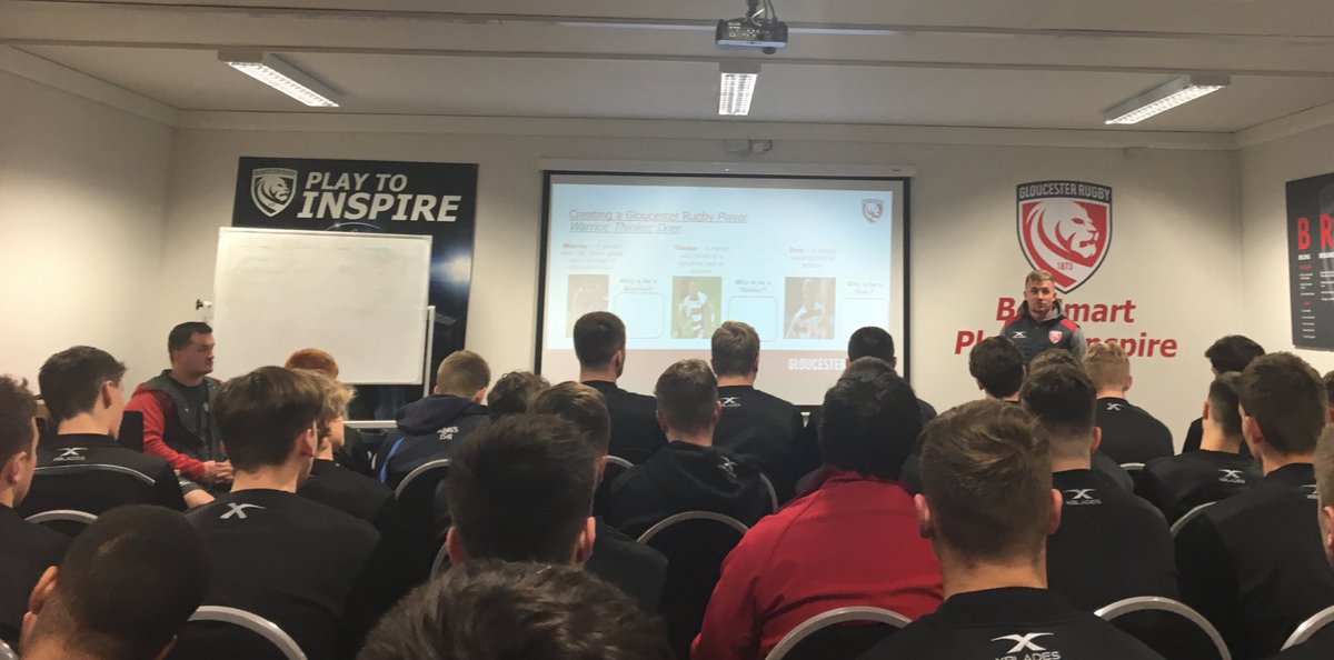 Tonight’s U16s session starting with <a href="/BenjiVellacott9/">B V ⚡️</a> talking us through his development journey. Big decisions and sacrifices along the way. #PCDEs #development #support 🔴⚪️ #thinker 🤔