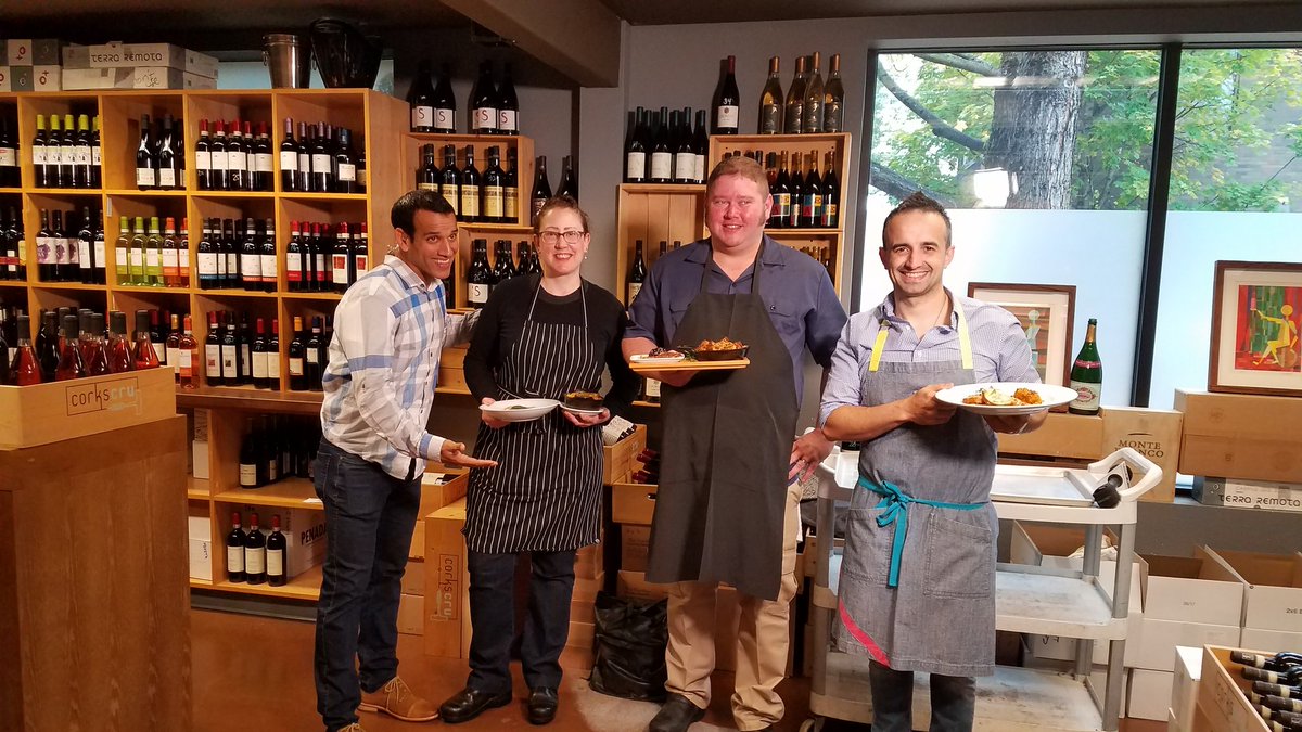 MealsWheelsPpl's tweet image. And we have a winner! Chef Jose from @ataulapdx wins the $7.39 Chef Challenge at @KitchenCru!