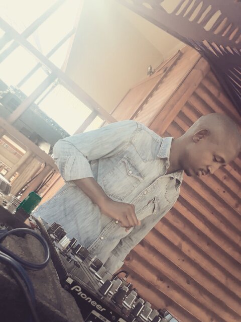 lebogang_djfofo's tweet photo. #deepInTheGhetto #ML4V
#houseMusicIsAlive https://t.co/NuZ80SWMXQ