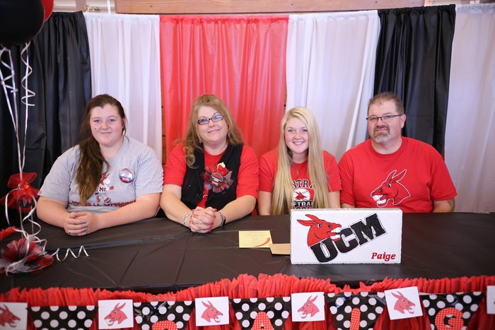 sh_usd450's tweet photo. What an amazing group of girls! Congratulations to Abigail Fischer, Paige Petefish, and Sydney Wellshear for signing with the University of Central Missouri to play softball. https://t.co/pMHQtlaihY