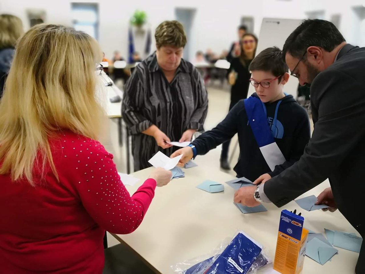 l'élection du nouveau maire du CME. Après l'élection des membres du CME au sein des différents groupes scolaires, tous ont ainsi pu voter pour élire leur maire. Evann succède donc à Marius dans ce rôle important pour réaliser avec ses camarades cette année de magnifiques projets.