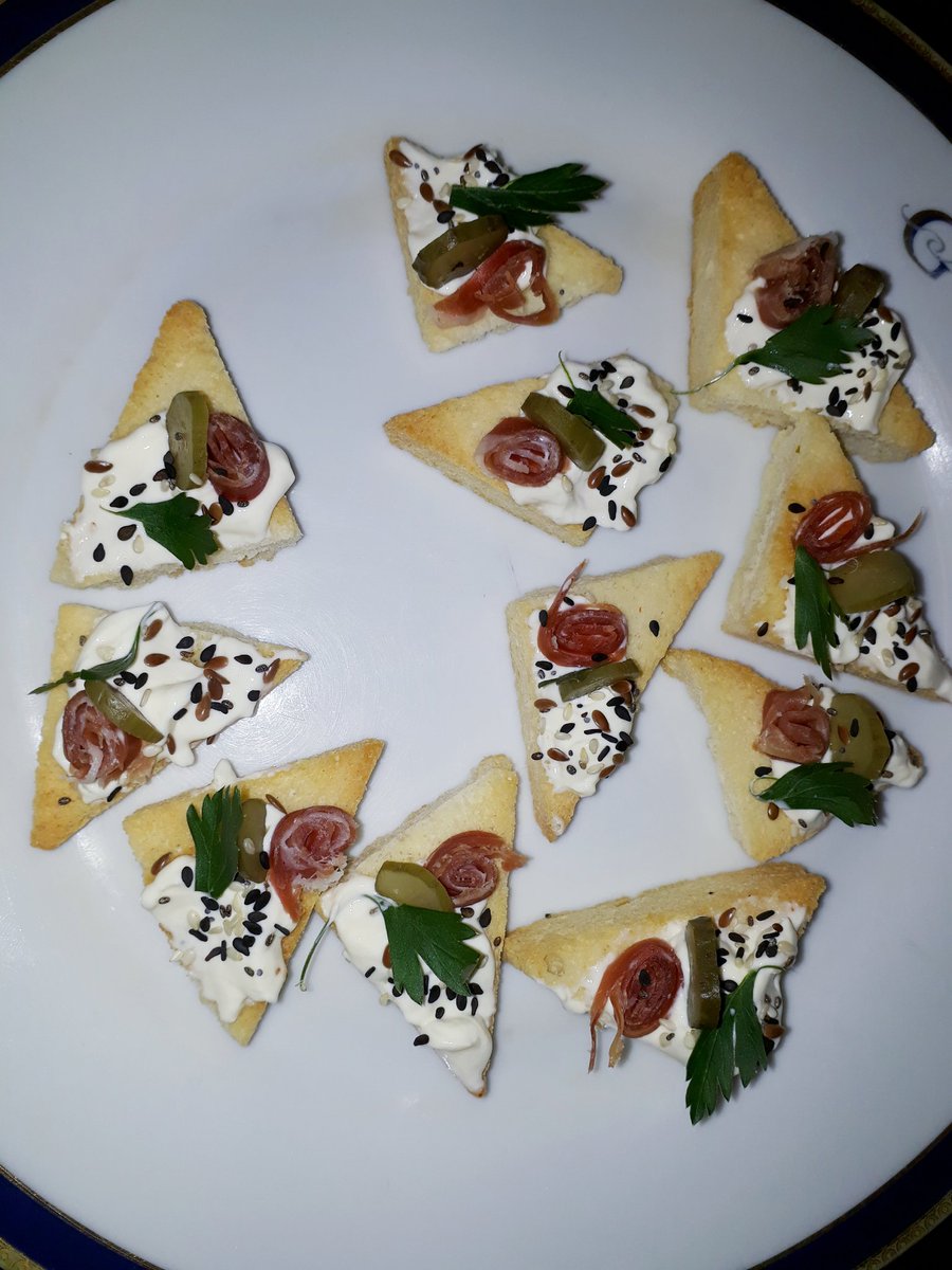 LastHeaven_ste's tweet photo. Canapes !!... 😶 https://t.co/D2drwZlKai