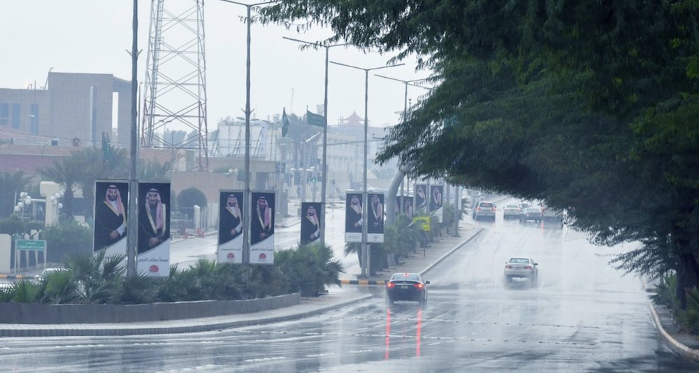 arabnews's tweet image. Heavy rain effects provinces across #SaudiArabia as weather warnings remain in place #SaudiWeather

bit.ly/2FkePeG