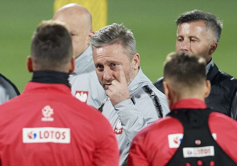 Zmiany były tylko trzy , bo utrzymywaliśmy korzystny rezultat przed meczem wyjazdowym z Portugalią ! Główka pracuje 😊 #początkisątrudne #światełkowtunelu