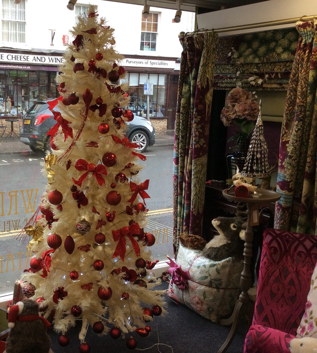 EWBespokeDesign's tweet photo. Christmas tree in Escott&amp;Wright
#homedecor
#thursdaythought https://t.co/COTuJU8eYV