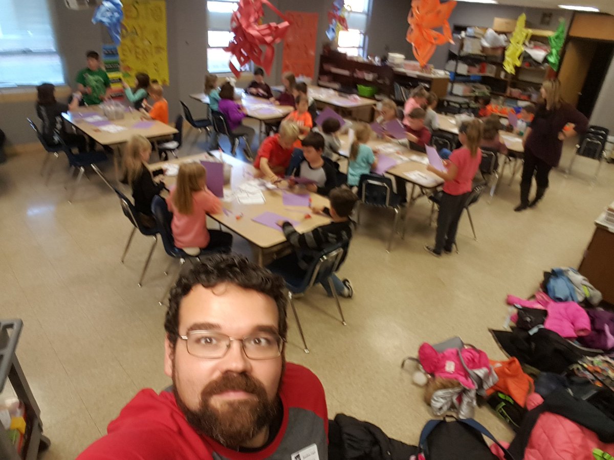 MrJGugel's tweet photo. STEM Club Round 2! We read the book Rapunzel. Today we had the Longest Paper Chain Challenge! #rapunzel #longestpaperchain @wn_tigers https://t.co/jlVPzoWFHq