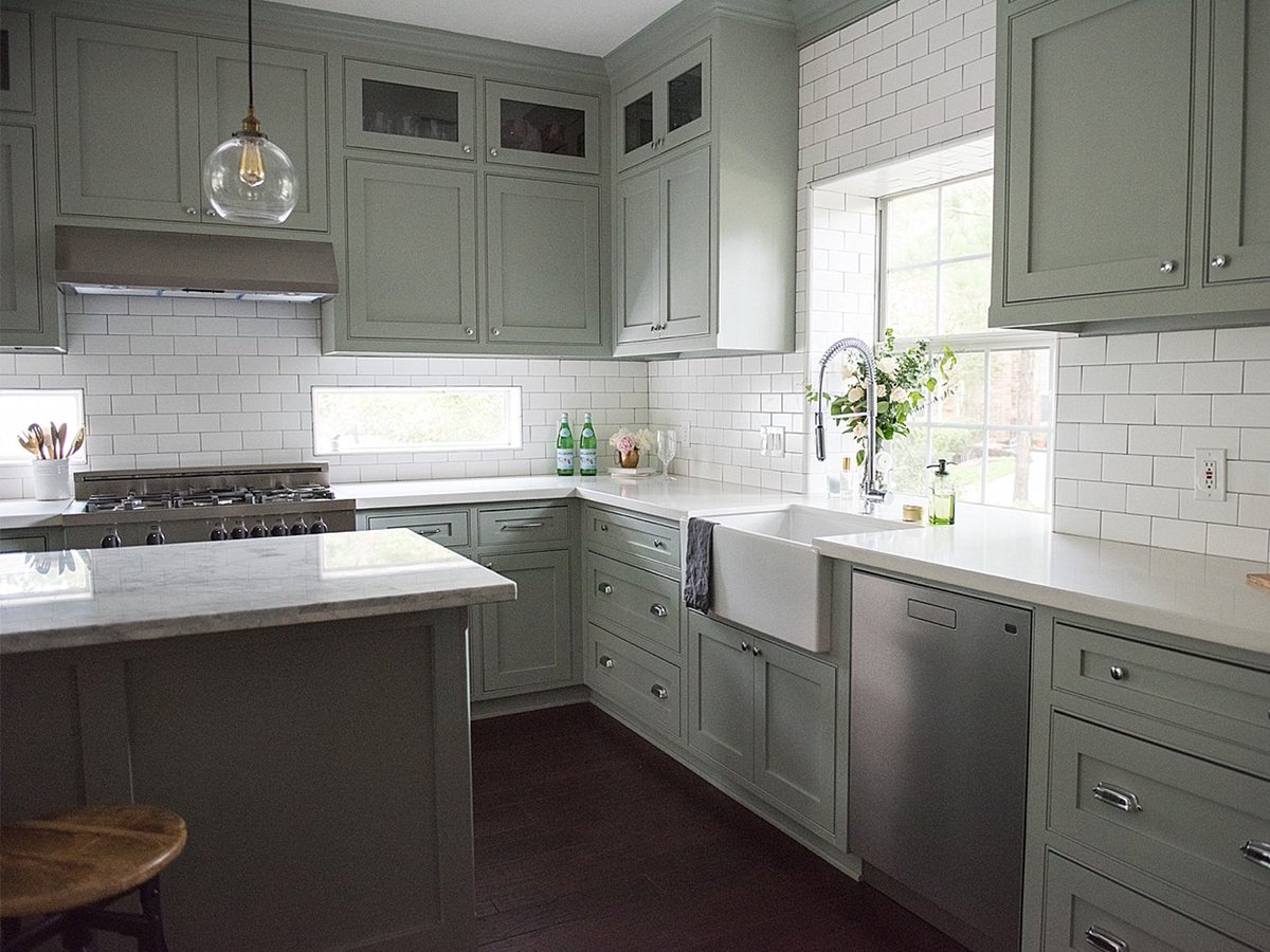 CaesarstoneUSA's tweet photo. #ProTip: Sage is a soft, #mutedcolor that's easy to #decorate with, but doesn't veer into boring or predictable territory. This kitchen from Cambridge Row proves that the color blends seamlessly with just about anything, including wood, #metallicfinishes and Frosty Carrina. https://t.co/6I9R3SExt8
