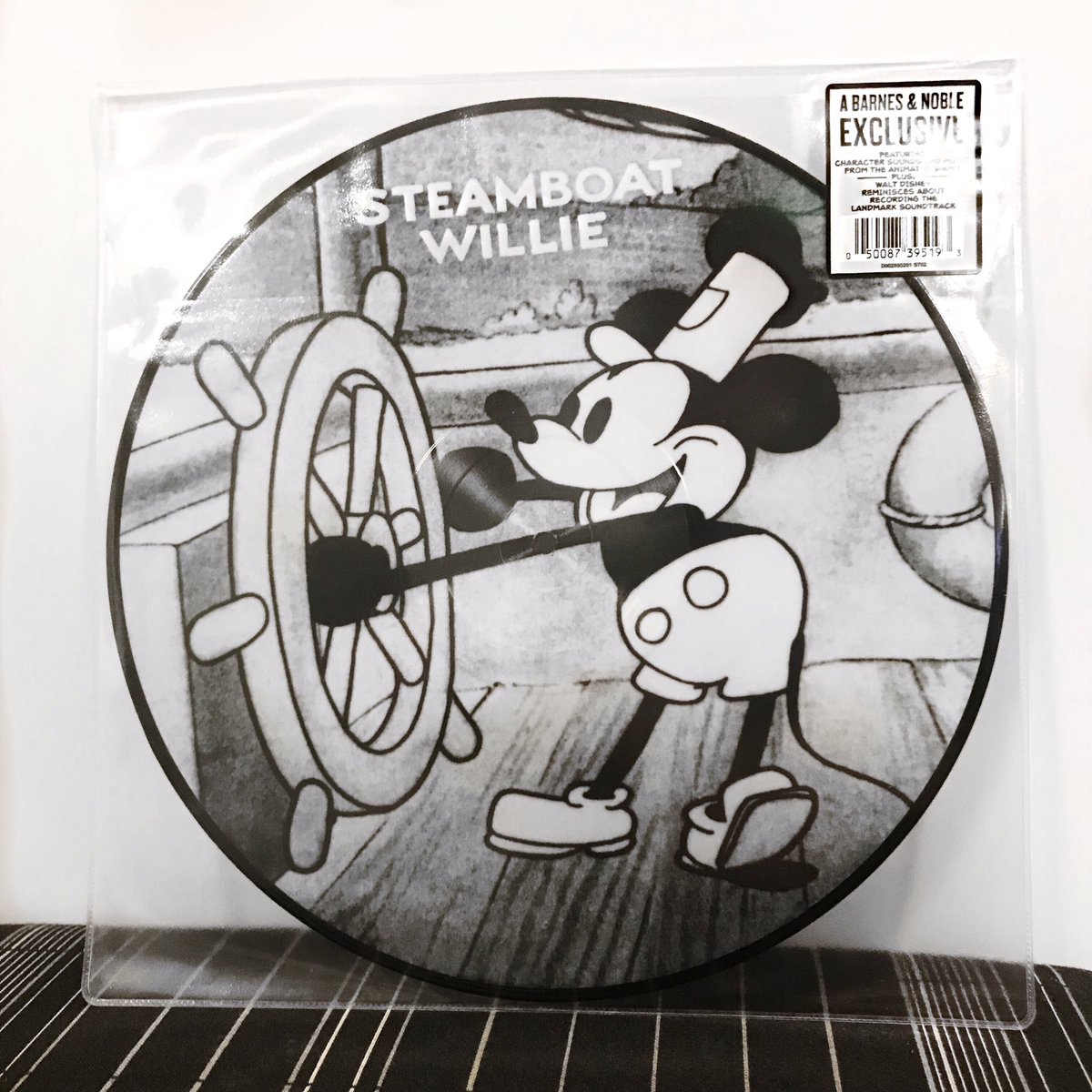 Nov. 16-18 is Vinyl Weekend at @BNBuzz, featuring dozens of new exclusives like #SteamboatWillie, plus 10% off hundreds of vinyl albums in store and online at BN.com/vinyl #BNVinyl 🎶 

barnesandnoble.com/w/steamboat-wi…