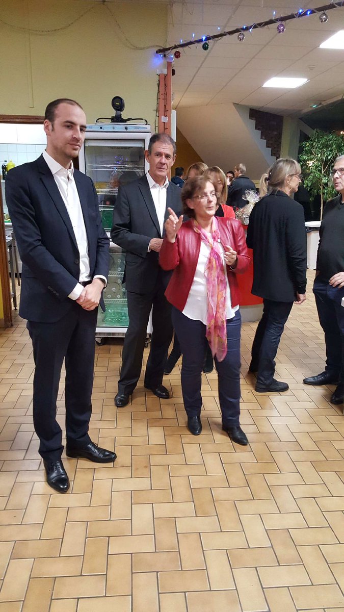 RotaryPalaiseau's tweet photo. [#RotaryBeaujolais2018] Soirée Beaujolais du #RotaryPalaiseau dans une ambiance chaleureuse, en présence de @gdelasteyrie, maire de Palaiseau. Merci à tous d’être venus nombreux, en soutien aux actions que nous portons. https://t.co/E6UJ8wihgl