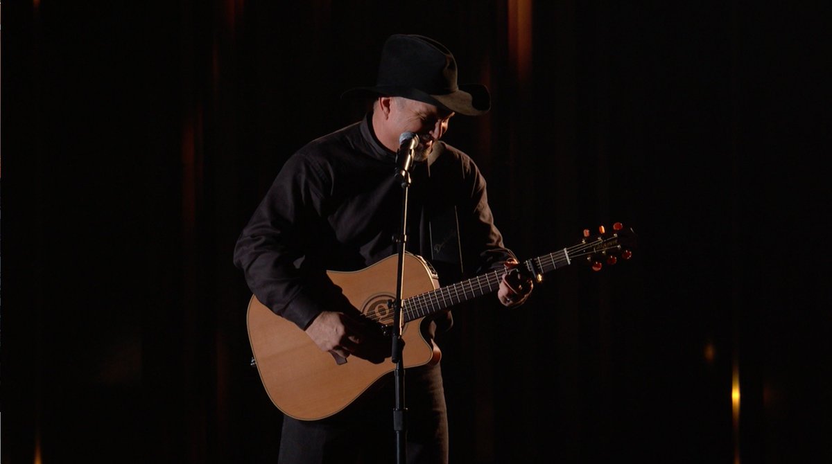garthbrooks's tweet photo. Life is made up of great moments like this! love, g #StrongerThanMe

Full Performance: https://t.co/cknD7fdj7B #CMAawards https://t.co/VHiyGAD58L