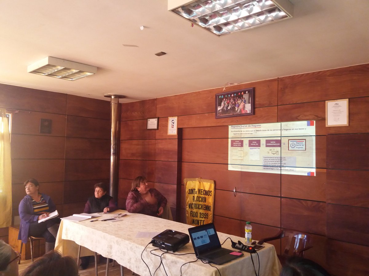 jorgealmonacid's tweet photo. #PuertoMontt Charla de Registro Social de Hogares ejecutado por @DSocialLosLagos en JJVV Vicuña Mackenna N° 20 del sector Mirasol y @TlcMirasol @funfamilias @funfaptomontt vecinos actualizan concomiento y son invitados actualizar, modificar y rectificar Cartolas Hogar 💻🖥⌨🖱🖨 https://t.co/h1D58pfI3H
