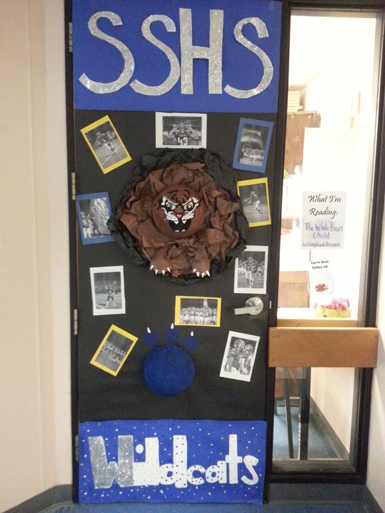 WilderClassroom's tweet photo. Behold: my Wildcat spirit door!!
Incredibly proud of my kiddos who worked VERY hard on this. It was all them. Go Wildcats!!! <3 https://t.co/tsyr53EUKj