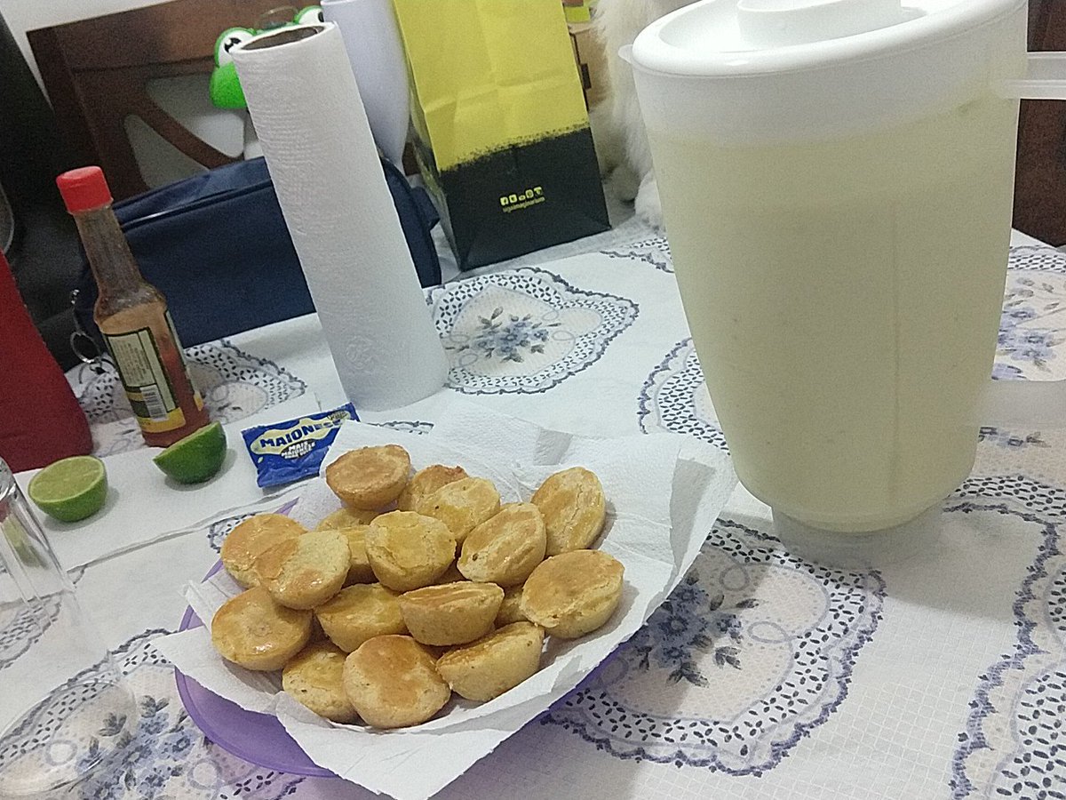 Cisantana12's tweet image. Hj é dia de: empada com vitamina de abacate #combinação 😋😋