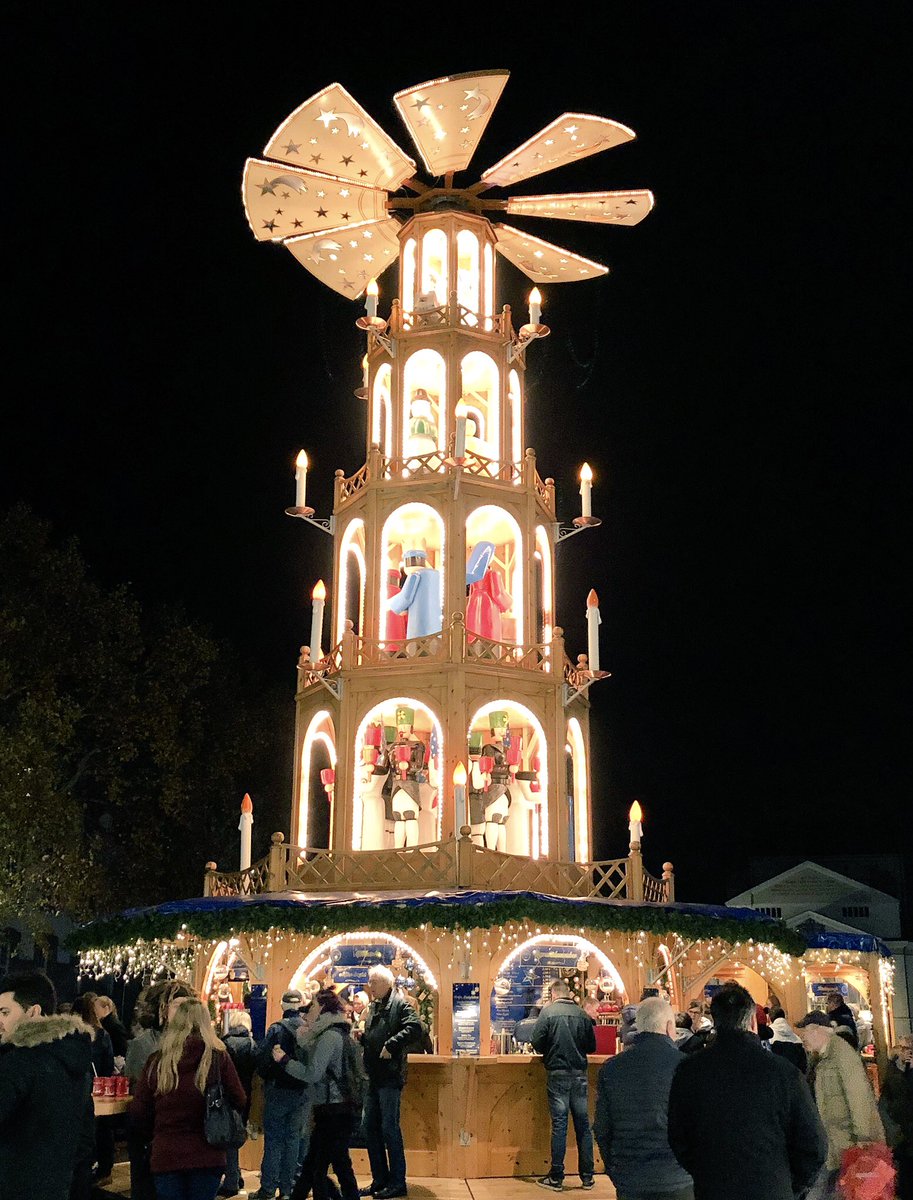 Ann ドイツ観光系 タビシタ 早くも今シーズン初のクリスマスマーケットに行ってきました 私が知ってる中では一番早い開催である Duisburgデュイスブルク のクリスマスマーケットです 一般的に11月下旬 12月上旬開催の都市が多い 今日から12月