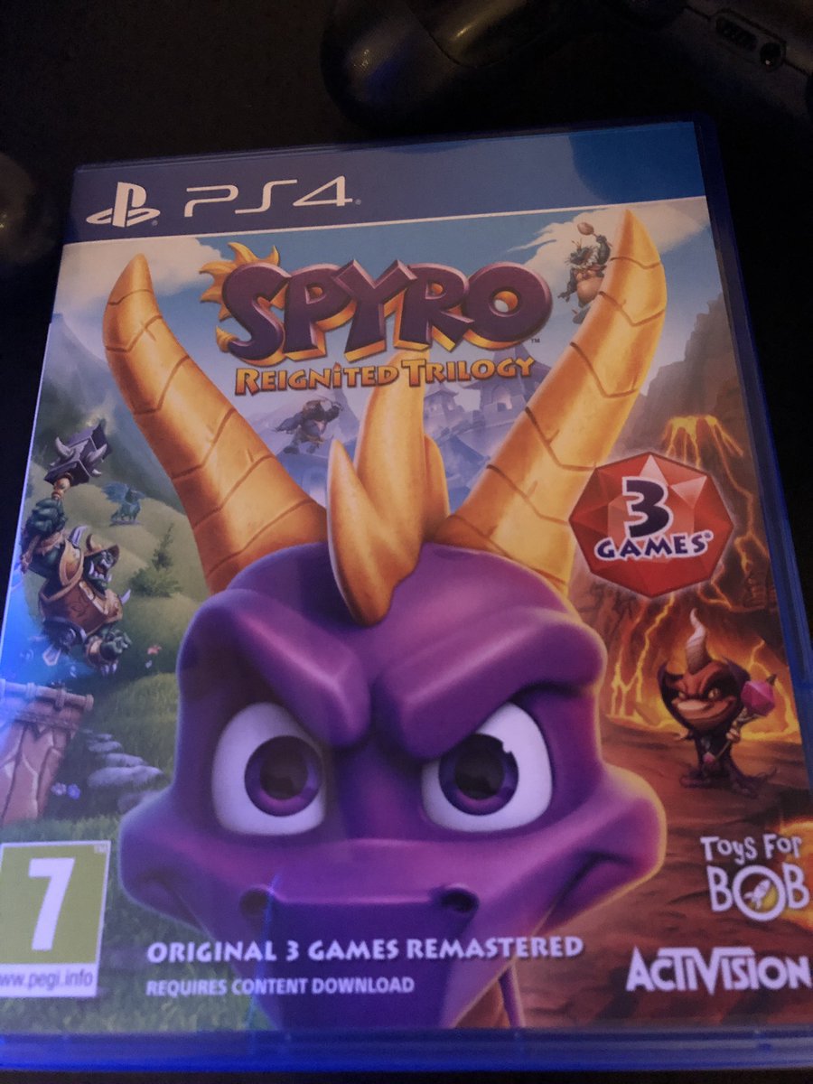 willowcroftrj's tweet image. Nice wee welcome home present which arrived whilst I was away. 😁Guess who’s not happy at being thrown off the PS4! 🤣#nofortnitetonight #SpyroReignitedTrilogy #classicfun
