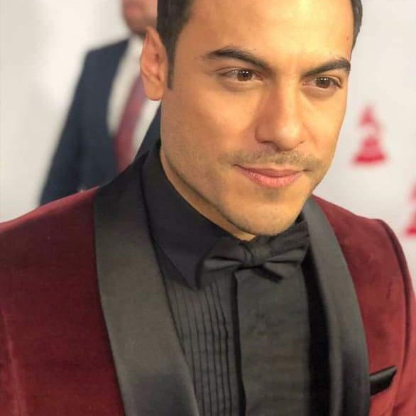 Alo_Riverista's tweet photo. El día ha llegado, no te pierdas @LatinGRAMMYs por @Univision.  Nuestro Rey @_CarlosRivera será el presentador en un evento imperdible @sonymusicmexico @SonyMusicLatin @WestWoodEntt @ClubSoloTu 🇲🇽 Cd. Juárez ❤ presente en este gran día #Riveristas 💙 #ClubSoloTu https://t.co/rjiYNKOGKR