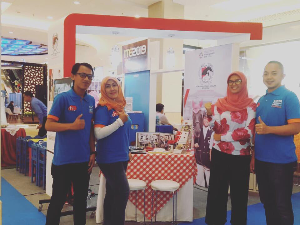 SMA_APM's tweet photo. Our 3rd day @kotakasablanka and it’s getting crowded 😉👍🏻
.
For more Information and Registration, please contact : 0811 191 401 (Mr. Ahmed).
.
#newstudent #photowithnewstudent #apmboardingschool #apmequestriancentre #apmtaekwondoclub #smaadriapratamamulya https://t.co/E5IWopPtM2