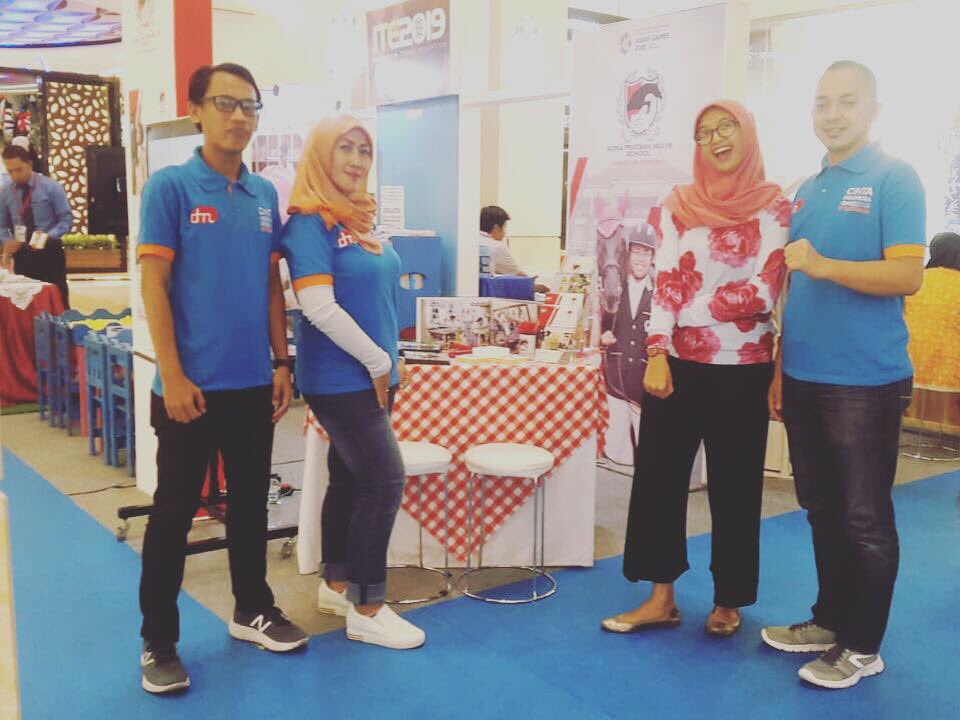 SMA_APM's tweet photo. Our 3rd day @kotakasablanka and it’s getting crowded 😉👍🏻
.
For more Information and Registration, please contact : 0811 191 401 (Mr. Ahmed).
.
#newstudent #photowithnewstudent #apmboardingschool #apmequestriancentre #apmtaekwondoclub #smaadriapratamamulya https://t.co/E5IWopPtM2