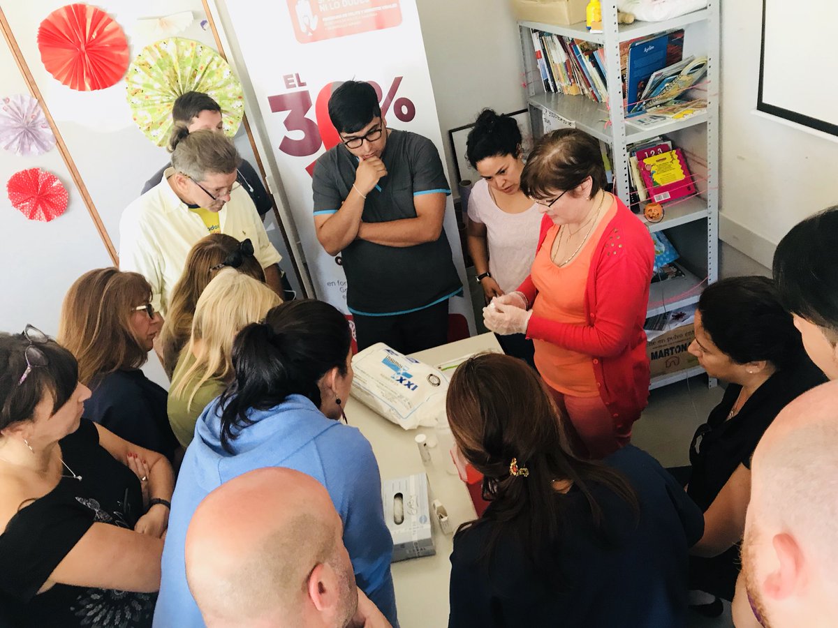 vazquezmontoto's tweet photo. Hoy con referentes de #VIH de los Centros de Salud de @MunicipioTigre y Organizaciones Sociales compartimos una jornada de actualización sobre #VIH y capacitación sobre #TestRápido con el foco en el #DiaMundialDelSida!
.
.
.
.
@ZamoraJulio @GiselaLZamora https://t.co/IWWnQdBYQP