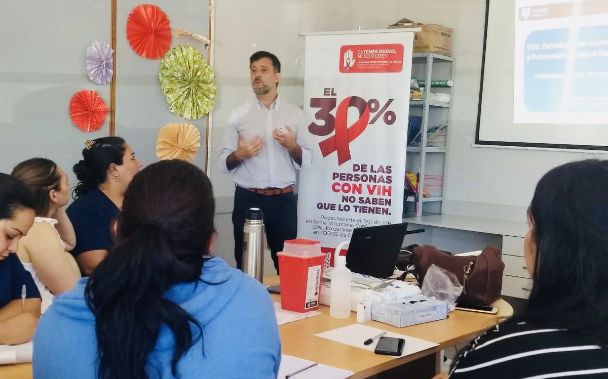 vazquezmontoto's tweet photo. Hoy con referentes de #VIH de los Centros de Salud de @MunicipioTigre y Organizaciones Sociales compartimos una jornada de actualización sobre #VIH y capacitación sobre #TestRápido con el foco en el #DiaMundialDelSida!
.
.
.
.
@ZamoraJulio @GiselaLZamora https://t.co/IWWnQdBYQP