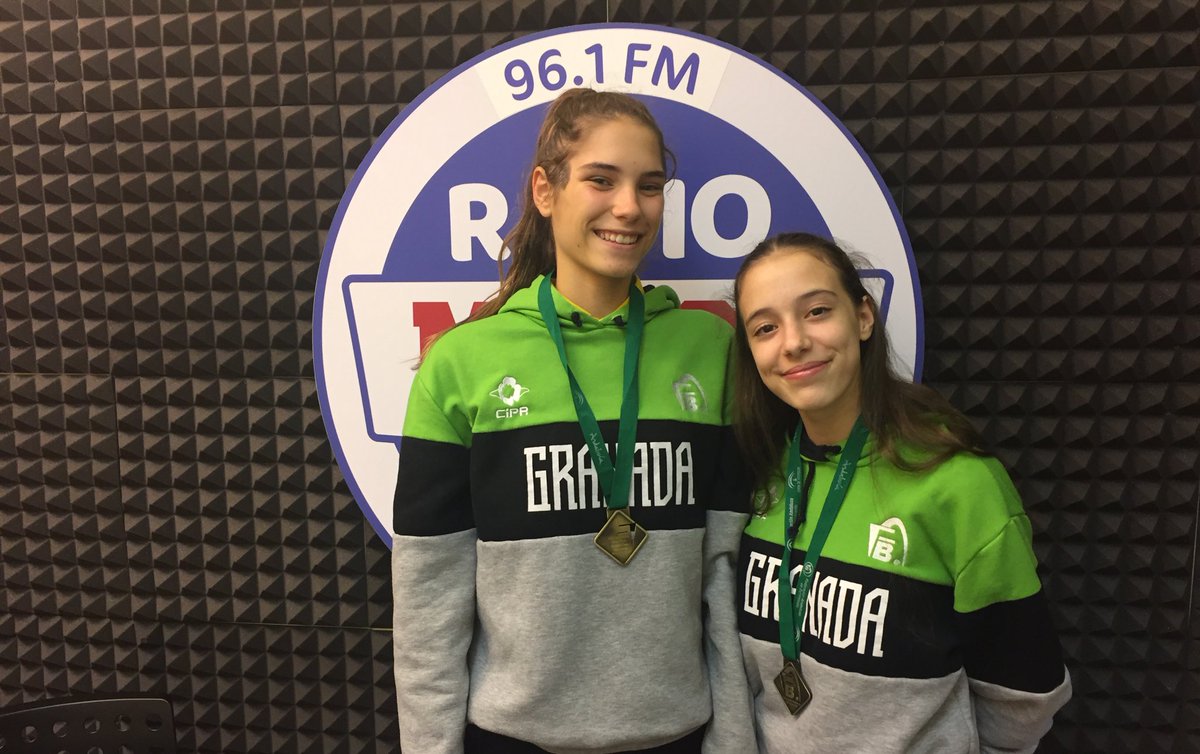 rmarcagranada's tweet photo. Las campeonas de Andalucía, Laura Mir (@laauramiir) y Marta Tamayo (@marta531604) han traído sus medallas de oro 😍
#DesdeElPerímetro https://t.co/qgzTK2Ffxy