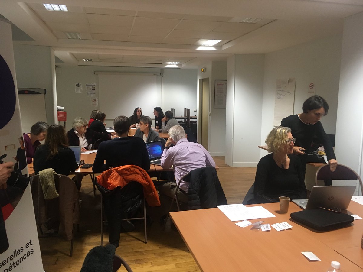 Soirée « experts » avec <a href="/passerellesPC/">Passerelles et Compétences</a> : des bénévoles diagnostiquent et coachent 10 associations sur leur stratégie communication 💻