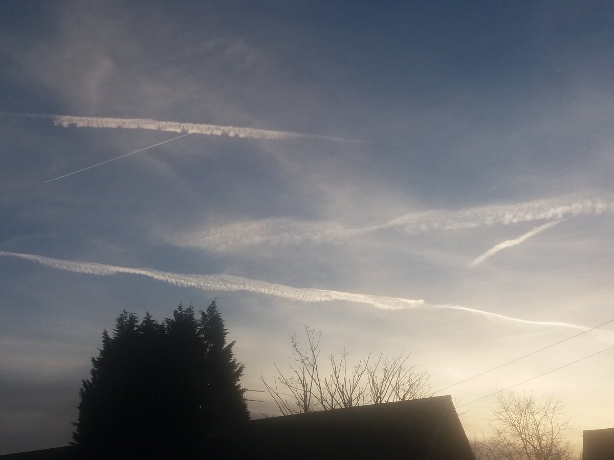 NepheloNymph's tweet photo. Wednesday 14:11:18 16:00-17:00 North Manchester England @DailyPjfl #OPEVIDENCE #CVReports #LookUp #chemtrails #Geoengineering #SRM #WeDoNotConsent #TheGreatAwakening https://t.co/rWqiJ5s14f