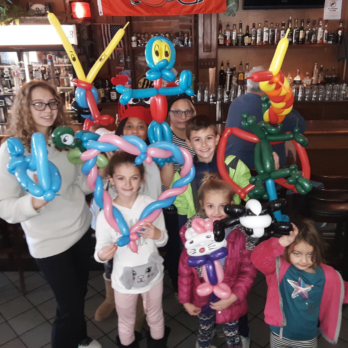 balloonninjacle's tweet photo. At Max & Ermas, Great Lakes Mall. The Balloon Ninja twists cartoon balloons
for all the kids Every Tuesday from 5-8
PM. #kidseatfree, #kidsnight, #MaxandErmas, #balloonartist https://t.co/eJSskWJlS1