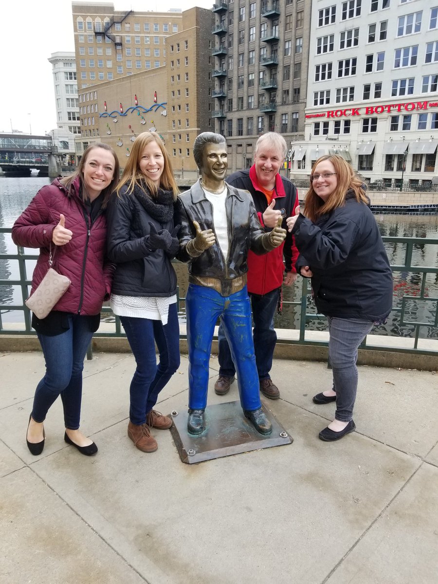 gobigred7071's tweet photo. Stopped to see the Fonze before leaving the #PLconf18
#nevadacubpride https://t.co/v35TssqezQ