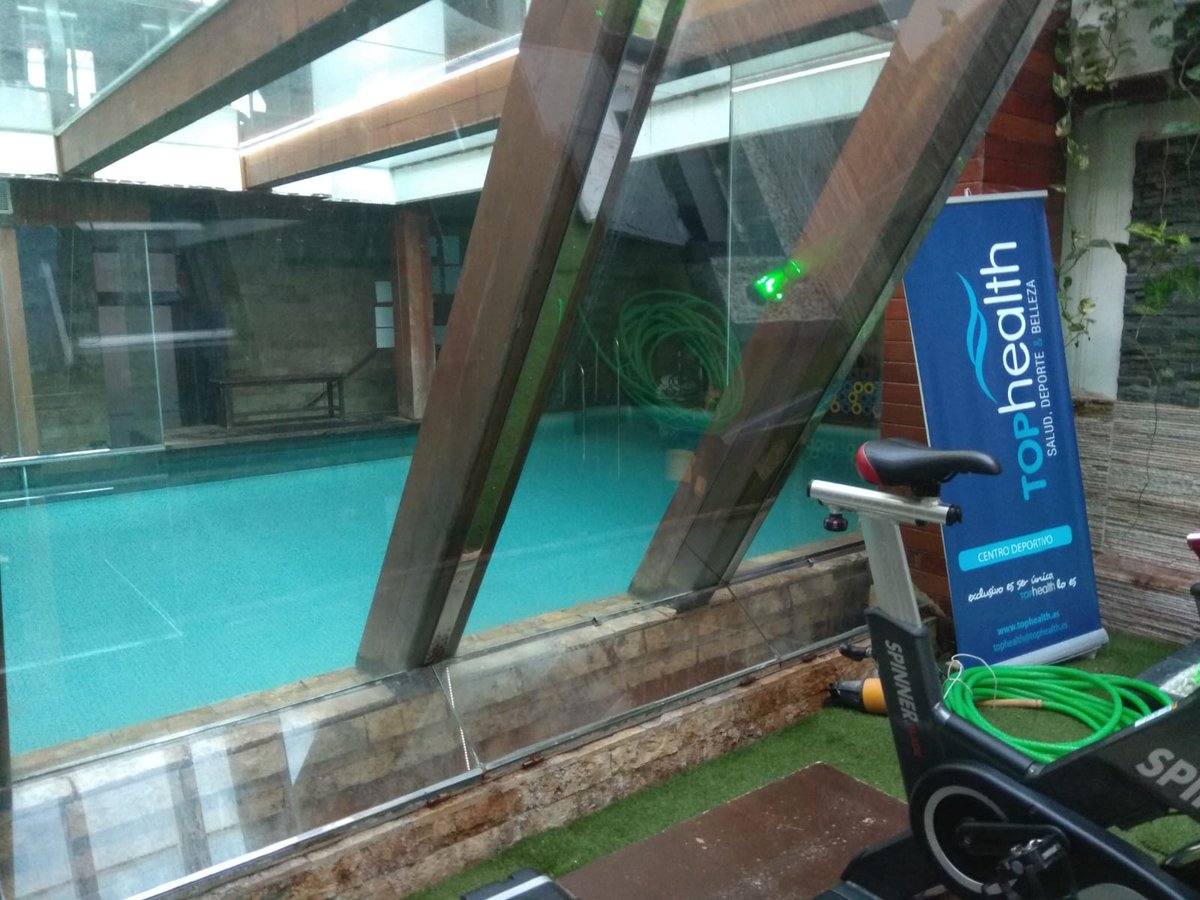 CEI_Tartessos's tweet photo. El Spinning es una de las actividades dirigidas que ofrece @TOPHEALTHSL, ideal para desarrollar la resistencia mejorando así nuestra salud. Los alumnos recibieron una clase teórico-práctica que a buen seguro les servirá para un futuro como profesionales de este sector. #GSTAFAD https://t.co/0x7sFBBxKL