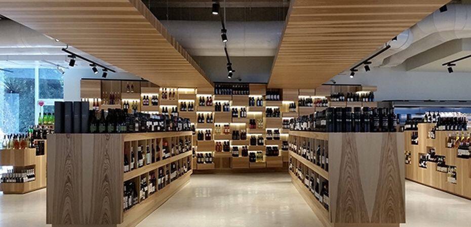 Castanbarcelona's tweet photo. Nuevo proyecto de iluminación integral para el centro comercial Emocions de Barcelona. Un proyecto de gran envergadura en el cual hemos colaborado instalando producto técnico en cada espacio del centro comercial, tiendas, cafetrías y espacios comunes. #castan #lighting #light https://t.co/NPT8AAOTOM