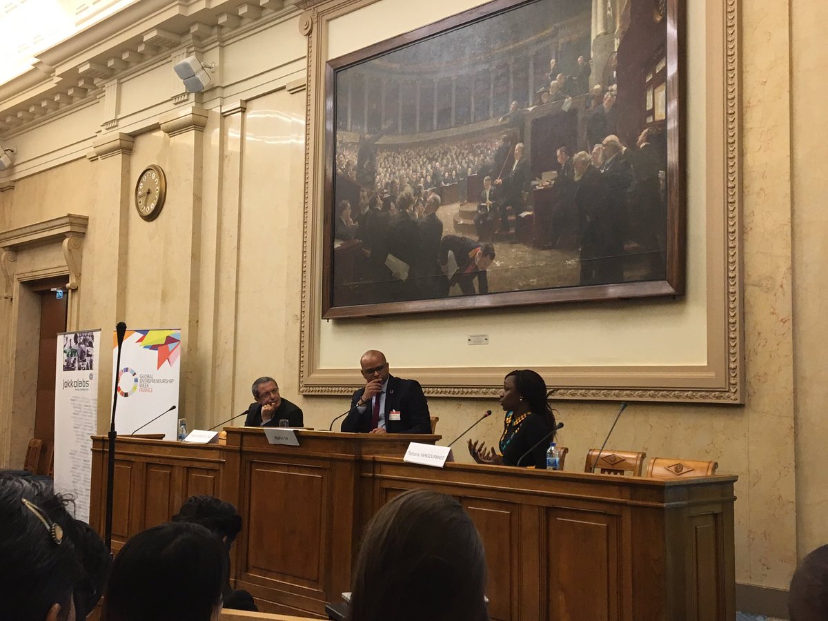 Kangae_fr's tweet photo. On discute #entrepreneuriat et écosystèmes connectés @AssembleeNat avec @AlainAssouline  @tatinayangoupande #GEWFRANCE2018 https://t.co/Q8QG4d7EsD