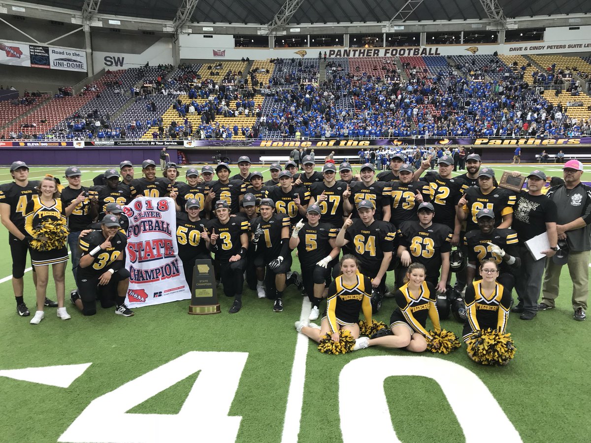 Final in Eight-Player: New London 55, Rockford 14. The Tigers are state champs! Over 400 yards of offense, forced 4 turnovers in title win. Congrats to runner-up Rockford on its 11-2 #iahsfb season.
