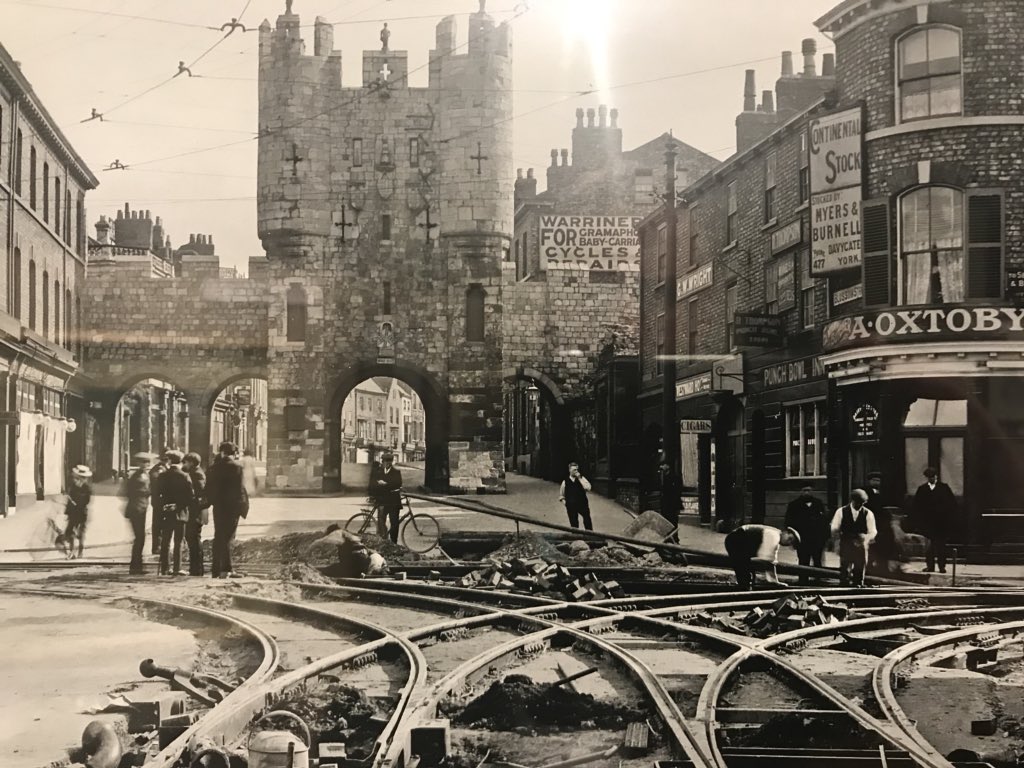 tim_hedleyj's tweet photo. Happy to be volunteering @Streets_of_York this evening sharing some of the best views of this great city #York https://t.co/nEKK5VXzLZ