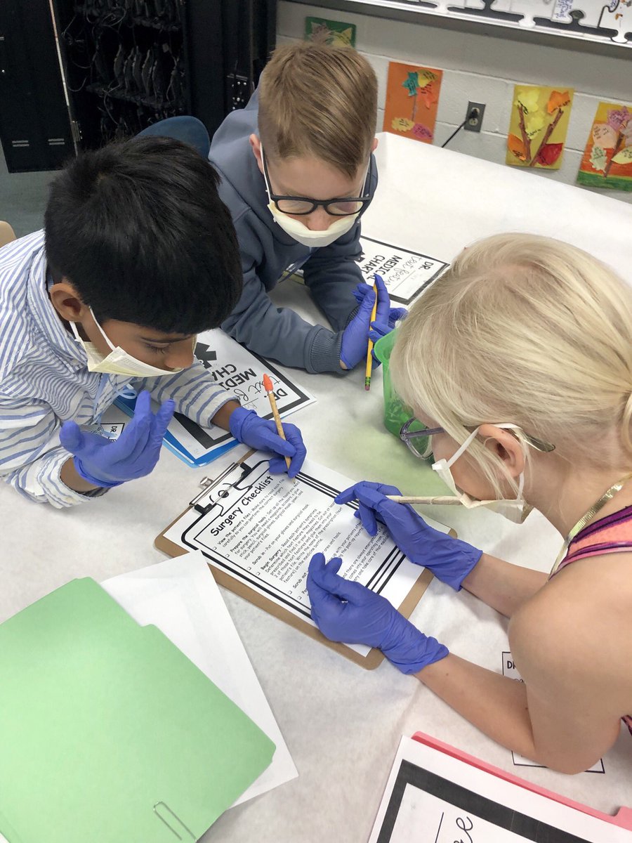 MsMyers_105's tweet photo. Surgically removing text features today in 4th grade! 🏥✂️ https://t.co/t89RhVQP1O