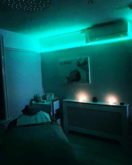 As the colder days set in, our thoughts turn to relaxing, warming treatments by candlelight…. with this in mind we have created a brand new candlelit, wellbeing massage and a limited edition winter well-being spa experience...

<a href="/simpsonsspa/">SimpsonsBeautyGroup</a>