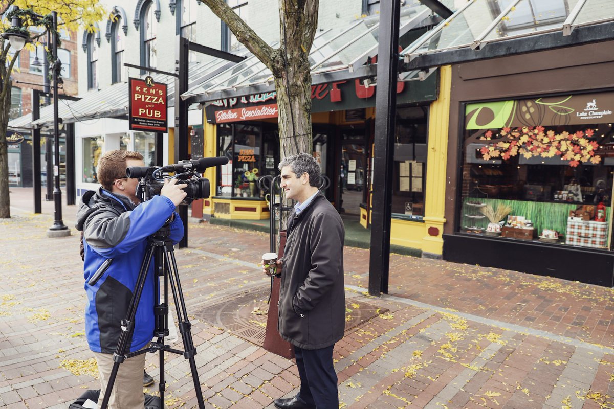 LCChocolates's tweet photo. Thanks @BTVMayor  and @ChurchStreet for visiting our store today and supporting local businesses.  #shopsmall #readyfortheholidays #btv #vt https://t.co/64w1mxfZkI