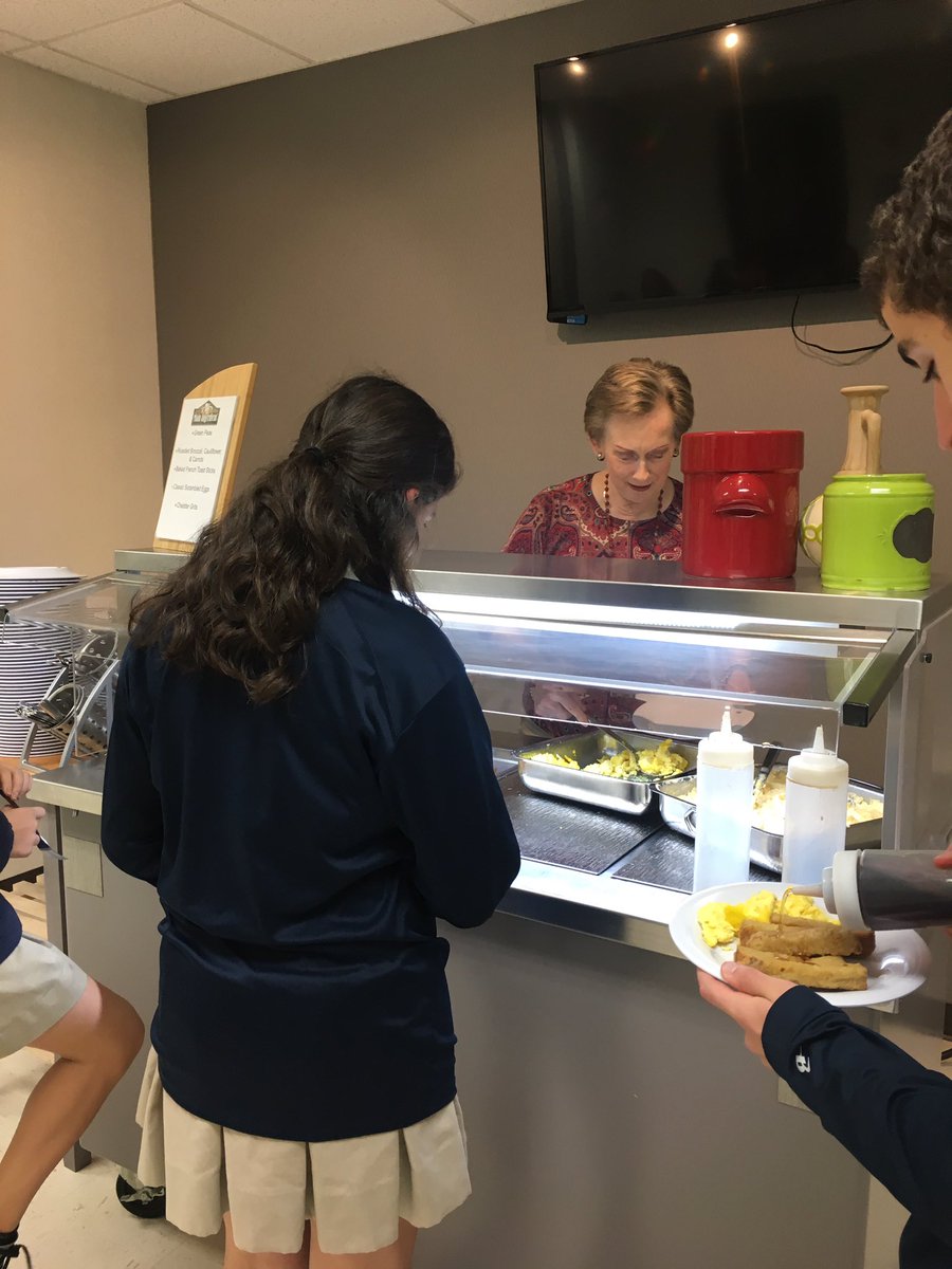 pcgarrisonlib's tweet image. All hands on deck with #davis8 lunch and our newest server!