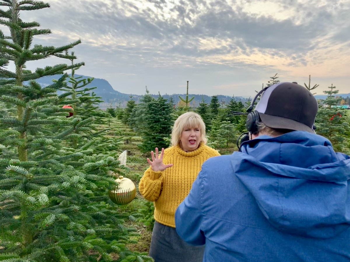 MegCuthbert's tweet photo. We have a new Top 10 video coming out for @cowichantourism. @klelgersma delivers 10 Ways to Make Your Holidays Merry and Bright In Cowichan. Not going to lie, I really love Christmas. https://t.co/fXUg3XZLlY