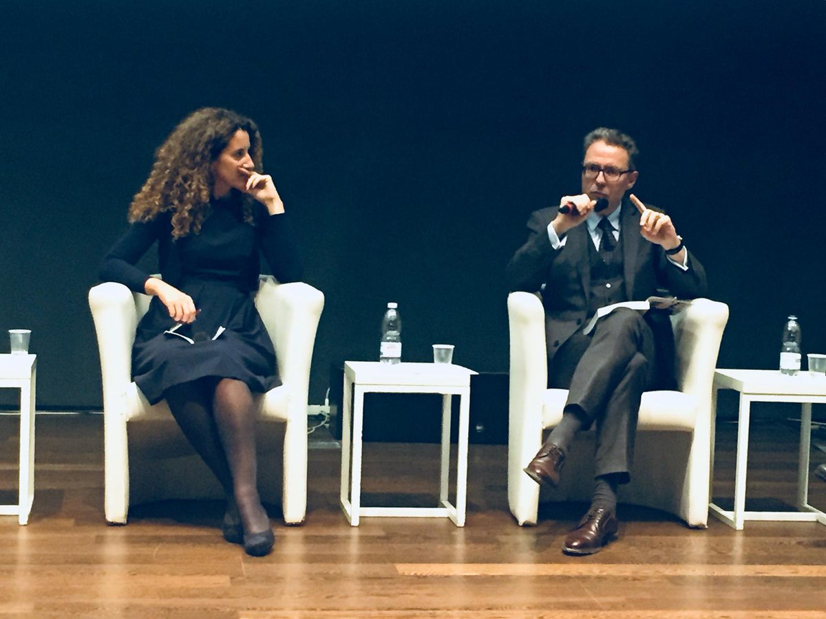 InnovaFiducia's tweet photo. .@Floridi "Dobbiamo iniziare a ragionare su un nuovo ruolo dell'Antitrust per il XXI° secolo che si occupi dell'accentramento del potere nel mondo digitale."
#AI4Human #LowFormExhibit #AI #IA #lowformexhibit #techethics #digitalhumanities #humandigitaltransformation https://t.co/qXXkGgAlU8