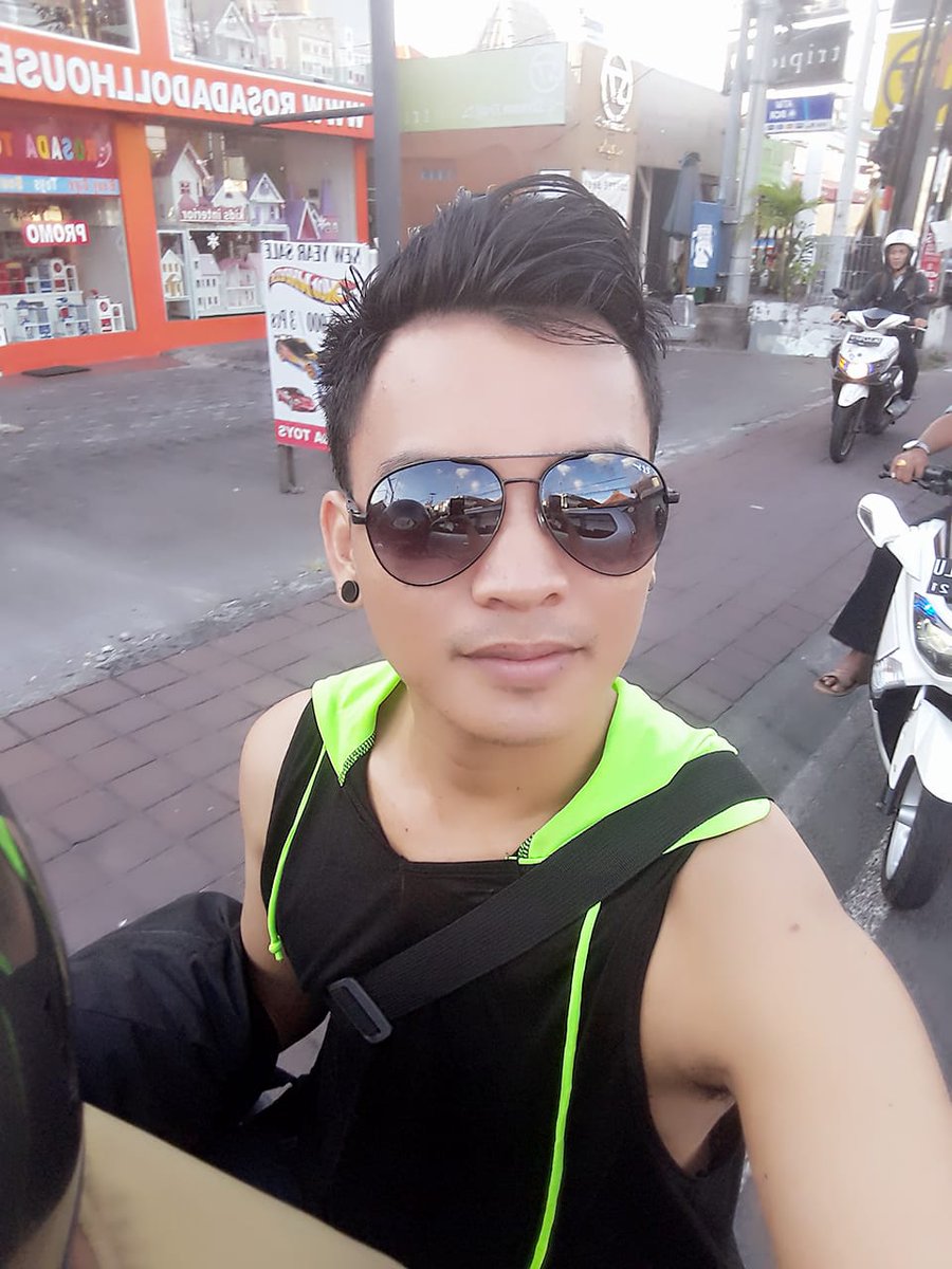 romi97025599's tweet photo. * izin share suhu * 

aktif lagi ya.. sorry kmren break. 
open slot buat hari ini 24 hours 
incall or outcall 
📲 Wa : 081999122698
#gaybali #pijatbali #pijatpanggilan 
@pijatbagus
@CanduPijat 
@GudangPijat 
@VRNmssg 
@RainbowMassages 
@android_male 
@jack19680 
@fjr_pijaddict1 https://t.co/ukyLYPPhL0