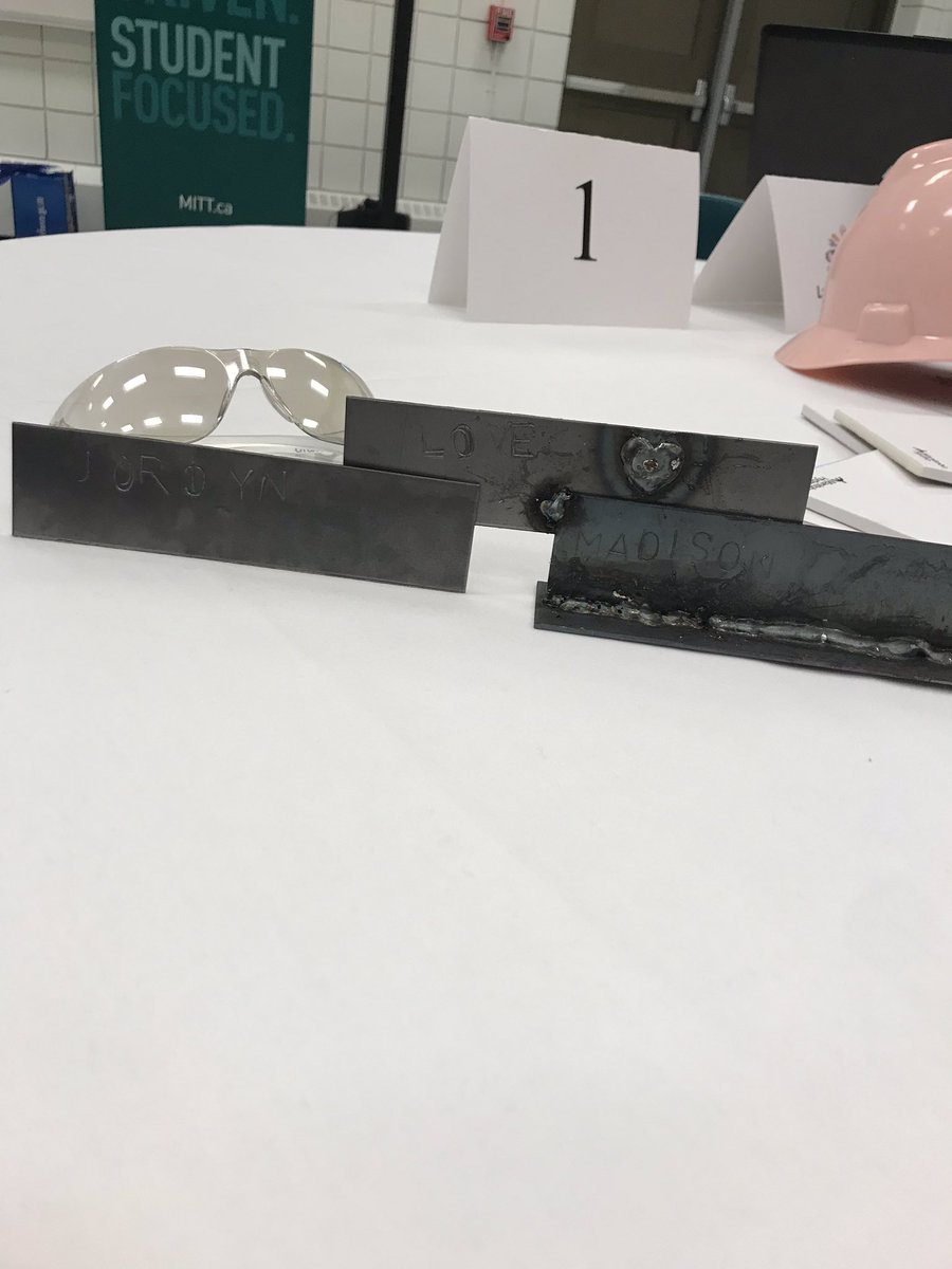 MrsMarnoch's tweet image. Checking out different trades at the young women’s conference #welding #computerprograming @IsaacNewtonWSD #yougogirls