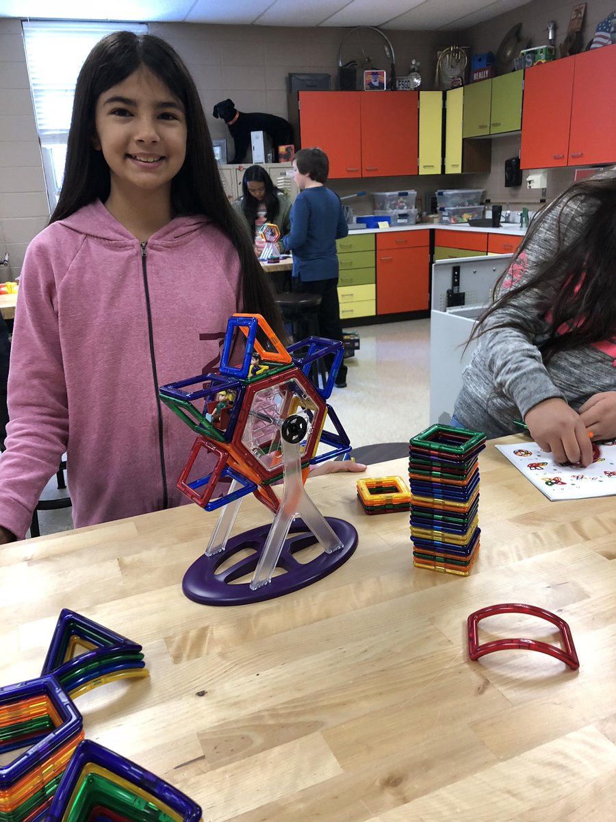 HarronKim's tweet photo. STEM building/exploring #theydontknowtheyrelearning #wiswillard https://t.co/GRwj4oqvyj