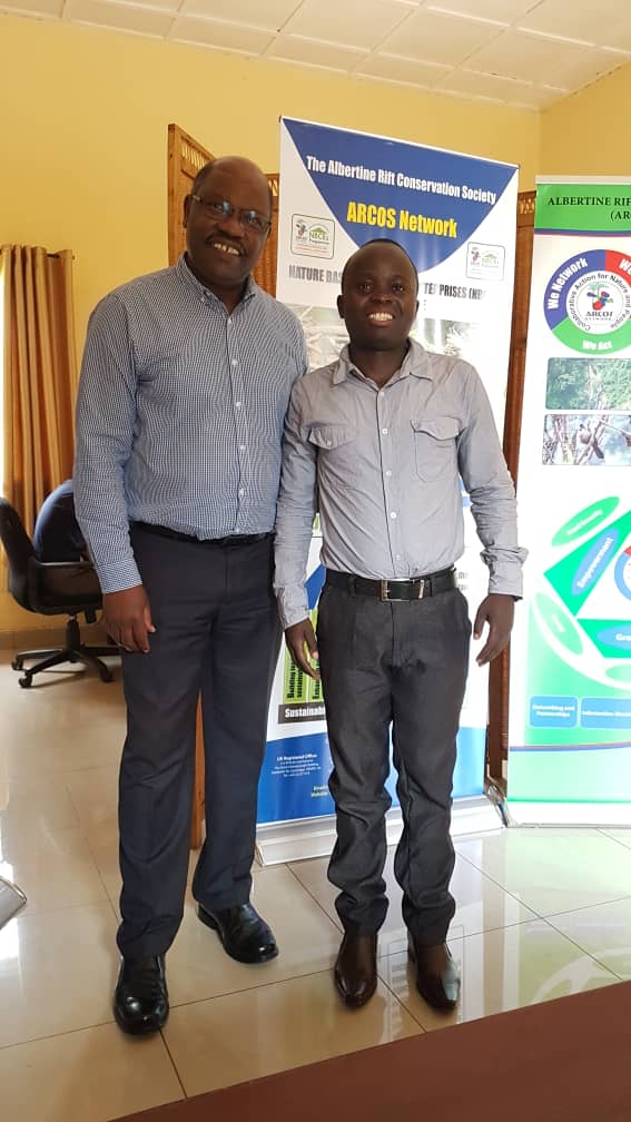 AmbayouthRwa's tweet photo. It was my pleasures to meet with DR.Sam @ARCOSNetwork we discussed about how we can encourage the future generation to live and interact in peace with #animals and environment through #culture of reading. @BethKaplin1 @DavidToovey @BlundenSteve @AmbBarksRuggles https://t.co/86UJRIAJAq