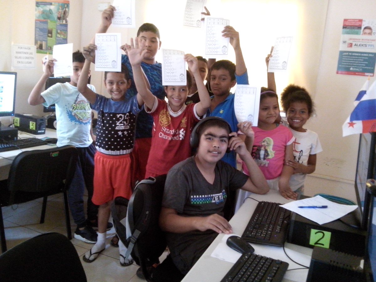 troya2879's tweet photo. Tarde de talleres con mis chicos, @Infoplazass utilizando geometria https://t.co/KxF2QulaXn
