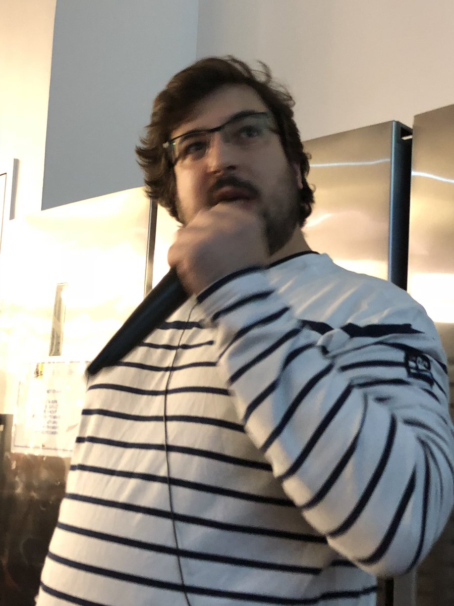 cyriux's tweet image. “Les Microservices, c’est pas Automatique” @Lilobase Starting his talk with humour at #DDDParis